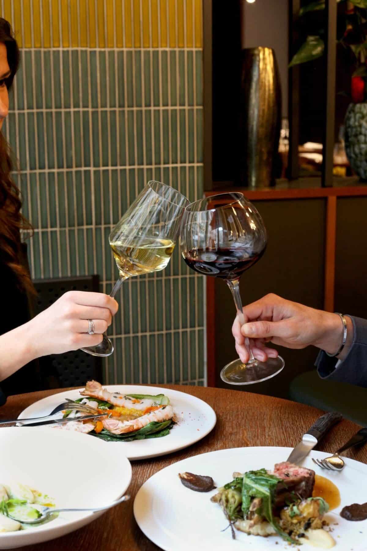 restaurant sphere paris verres vin 1200x1800 - Contactez le Sphère Restaurant